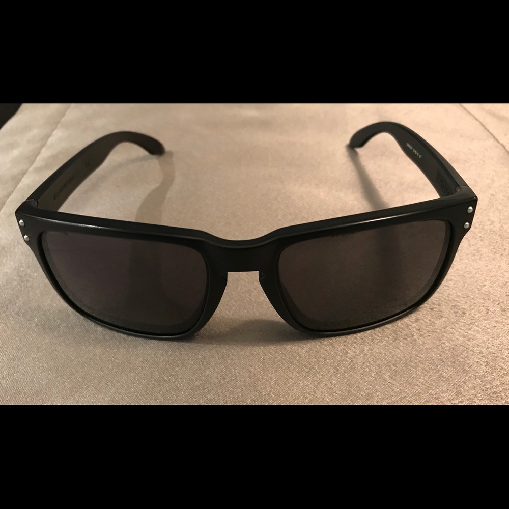 Men’s Oakley Sunglasses - Black